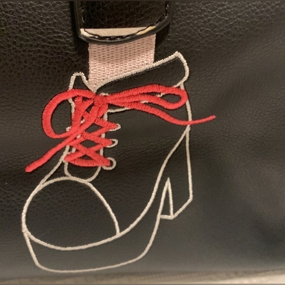 Betsey Johnson Weekend/Travel Bag/carryon/ vacation/ holiday/adjustable strap - Picture 5 of 16